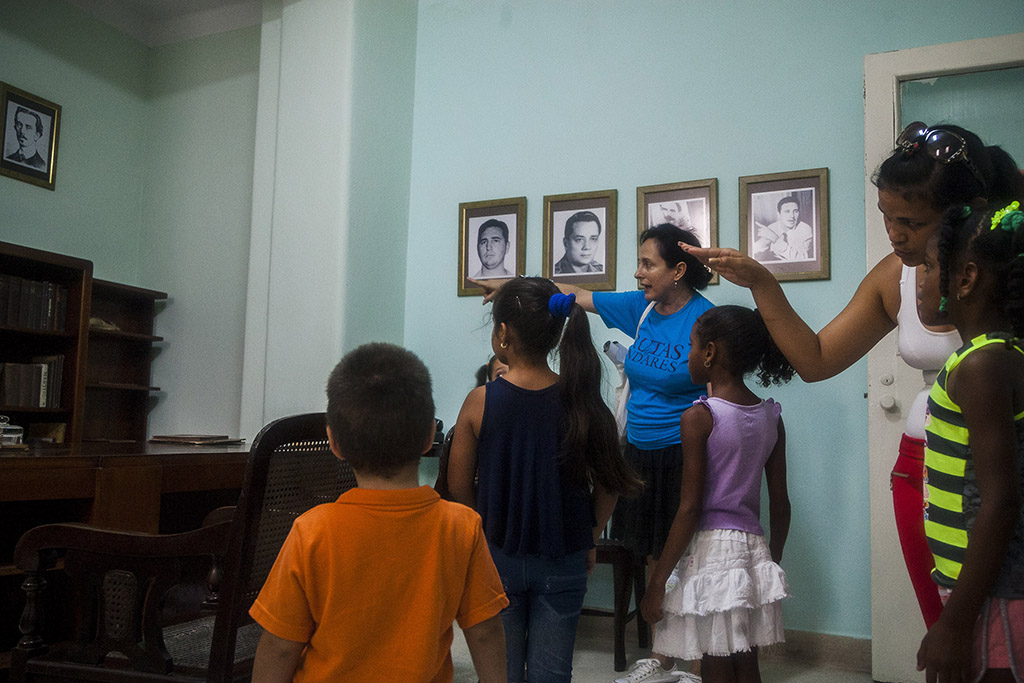 Gabinete Dr. Fidel Castro.  